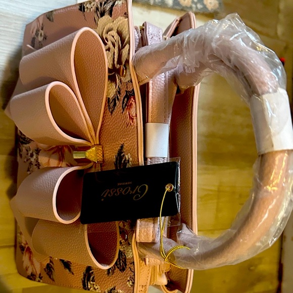 NWT -Crossi- Floral Pink/ Blush Bow Handbag - Picture 3 of 3